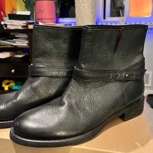 Perfect biker boots by Madewell.